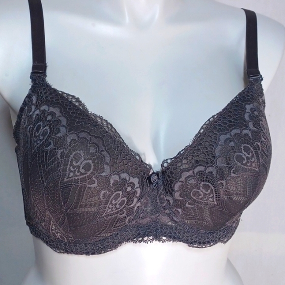 Beautiful LACE BRA WOMENS SIZE 38DD IN NYLON AND SPANDEX